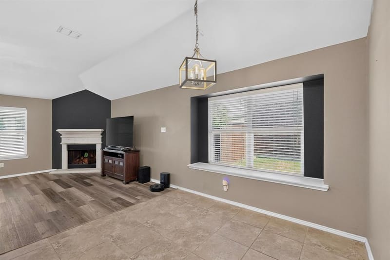 1336 Shelley Drive, Burleson TX 76028 - Photo 7