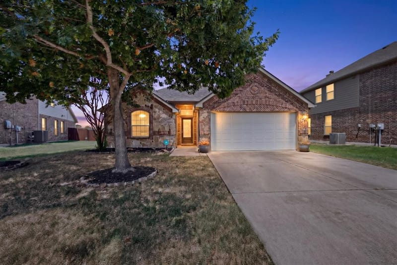 1336 Shelley Drive, Burleson TX 76028