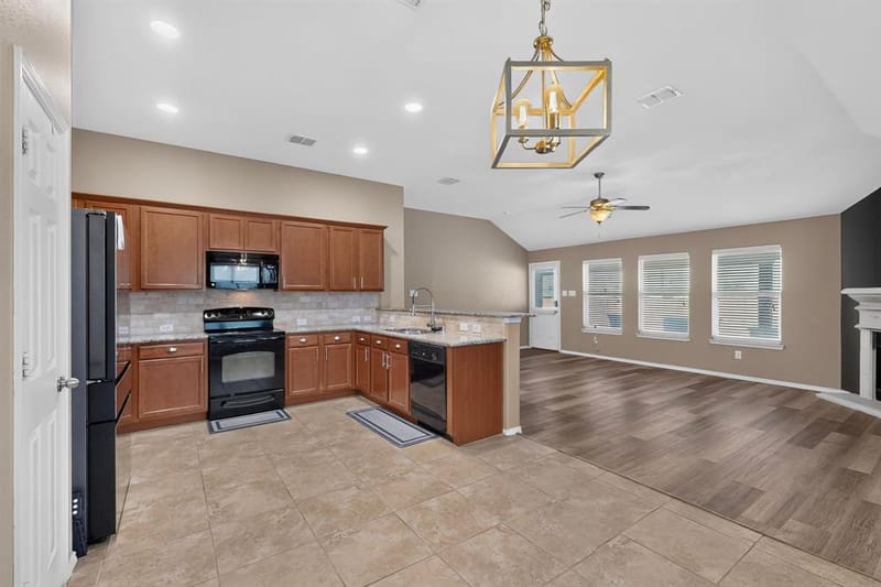 1336 Shelley Drive, Burleson TX 76028 - Photo 5