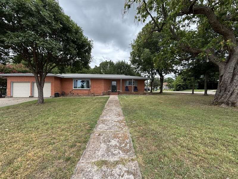 305 Rock Street, Bowie TX 76230 - Photo 28