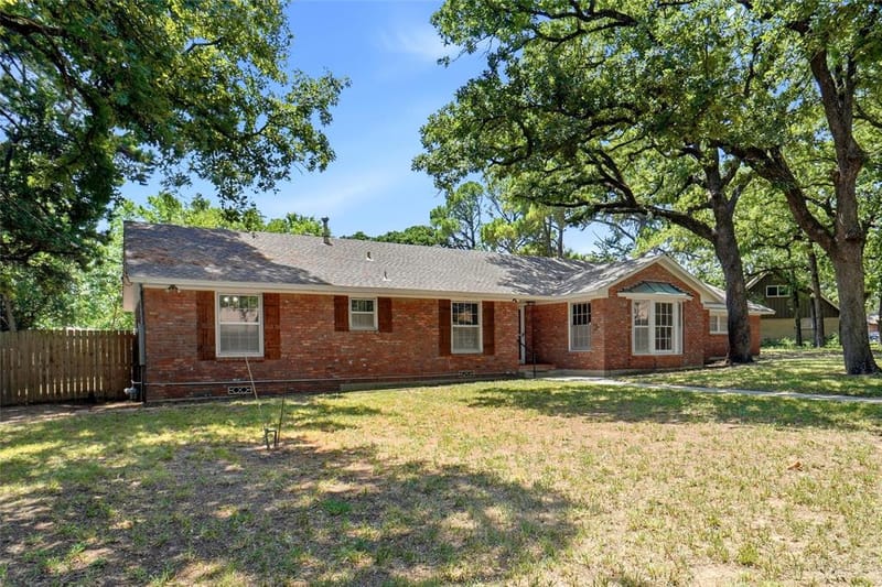 900 Liveoak Street, Denton TX 76209 - Photo 2