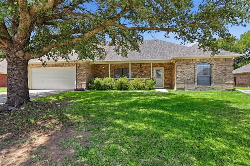 2103 Fair Oaks Drive, Bridgeport TX 76426 - Photo 2