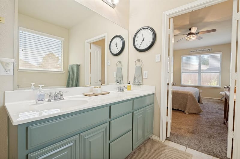 702 Champlain Court, Midlothian TX 76065 - Photo 9