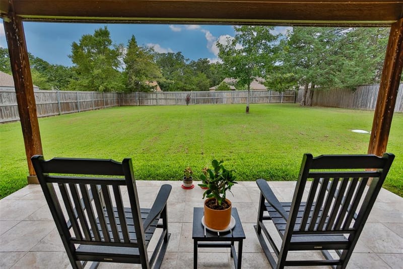 110 E Iriquois Drive, Lake Kiowa TX 76240 - Photo 2