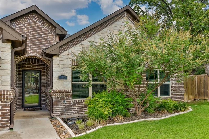 110 E Iriquois Drive, Lake Kiowa TX 76240 - Photo 3