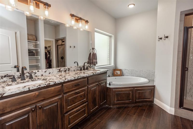 110 E Iriquois Drive, Lake Kiowa TX 76240 - Photo 30