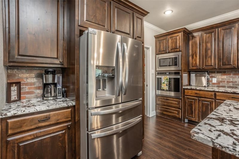 110 E Iriquois Drive, Lake Kiowa TX 76240 - Photo 19