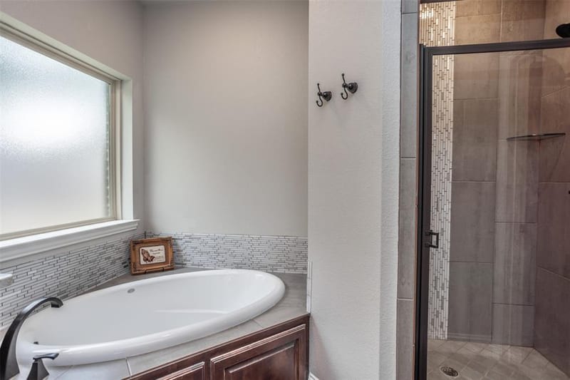 110 E Iriquois Drive, Lake Kiowa TX 76240 - Photo 31