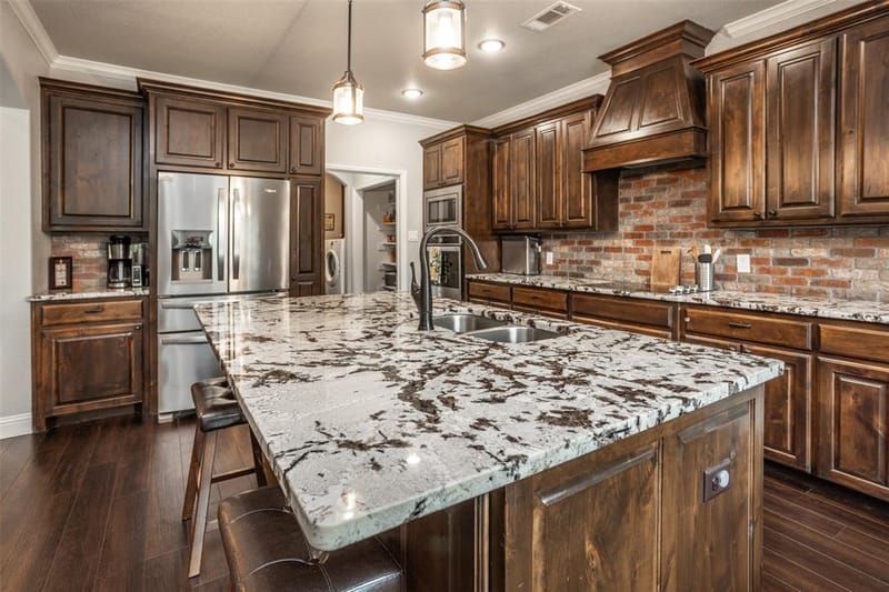 110 E Iriquois Drive, Lake Kiowa TX 76240 - Photo 21