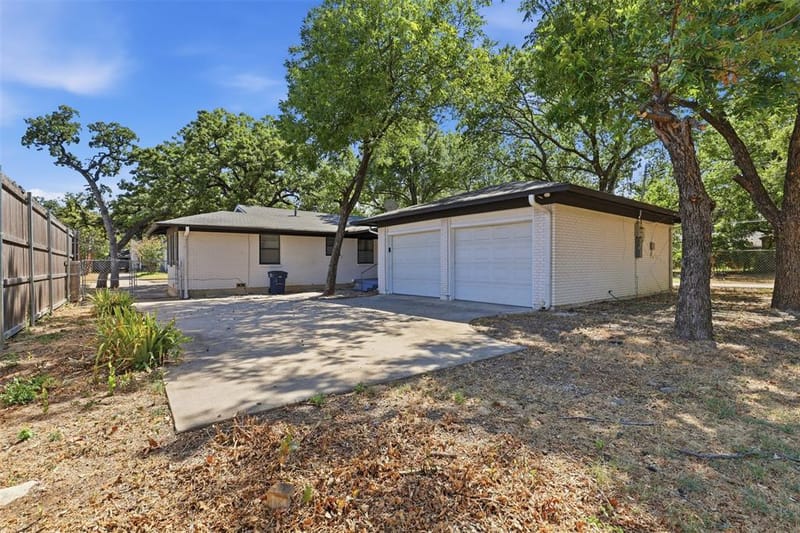 2321 Honeysuckle Avenue, Fort Worth TX 76111 - Photo 12