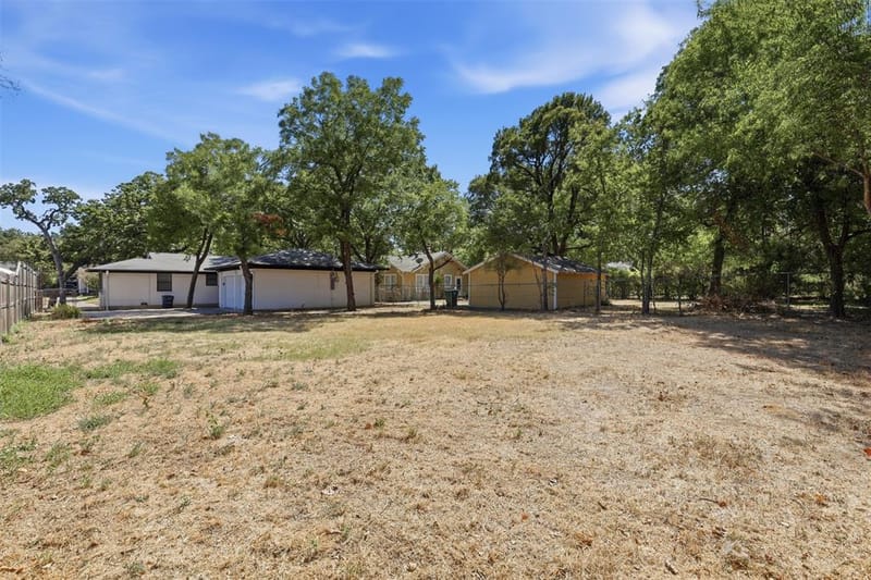 2321 Honeysuckle Avenue, Fort Worth TX 76111 - Photo 14