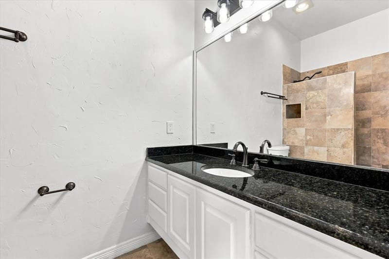 220 Meadow Lake Court, Double Oak TX 75077 - Photo 34