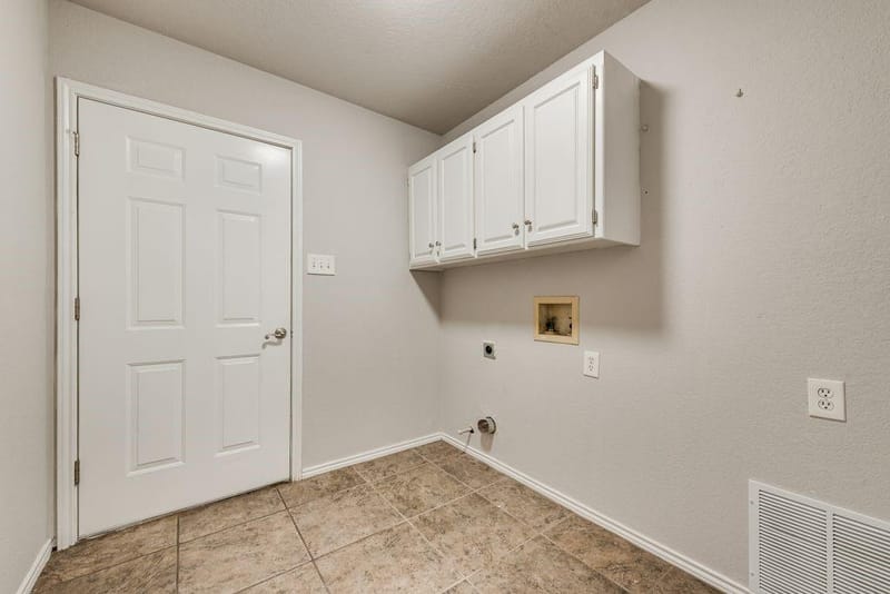 301 South Circle, Grandview TX 76050 - Photo 17