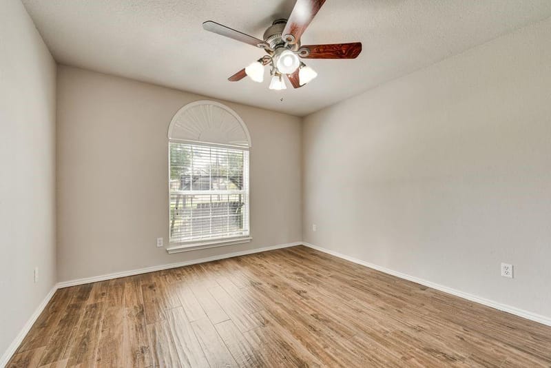 301 South Circle, Grandview TX 76050 - Photo 26