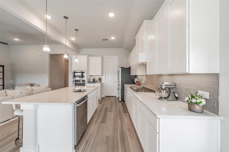 918 Hawthorn Lane, Mansfield TX 76063 - Photo 10