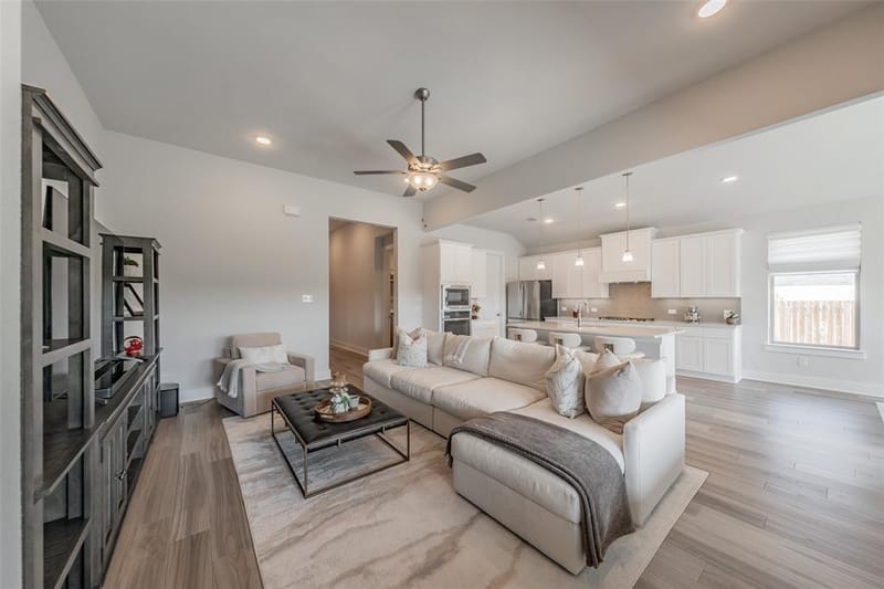 918 Hawthorn Lane, Mansfield TX 76063 - Photo 4