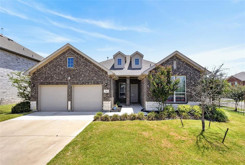 7223 Fallen Crest Lane, Arlington TX 76001