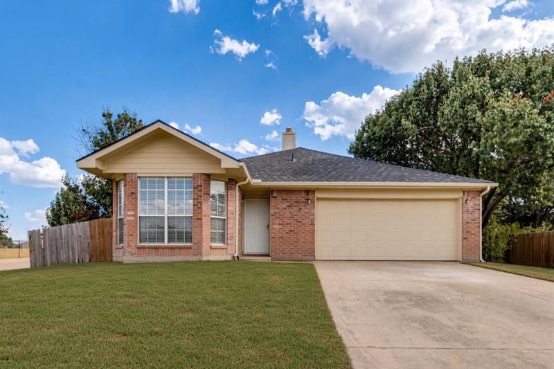 3155 Ponds Edge Trail, Grand Prairie TX 75052 - Photo 2