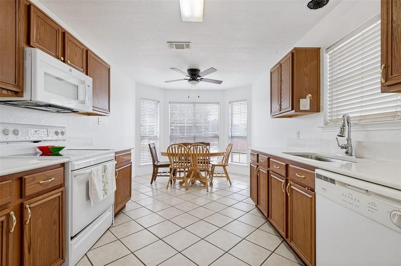 3155 Ponds Edge Trail, Grand Prairie TX 75052 - Photo 5