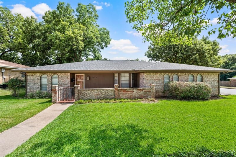 1002 Shady Brook Drive, Grapevine TX 76051