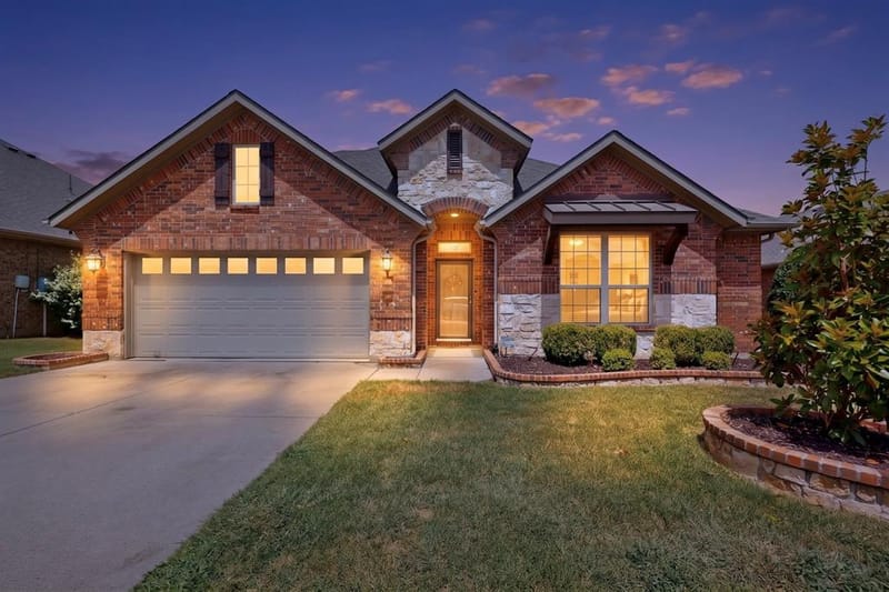 9215 Moon River Court, Arlington TX 76002