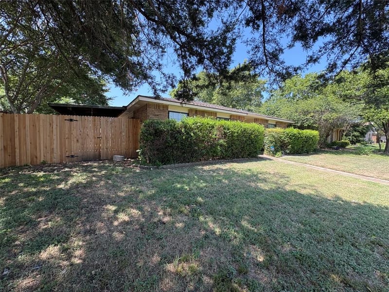 7222 Hedge Drive, Dallas TX 75249 - Photo 2