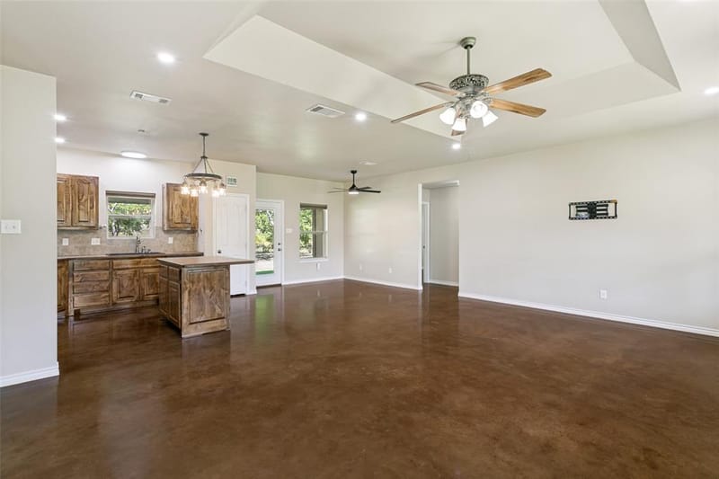 173 Miramar Circle, Weatherford TX 76085 - Photo 5