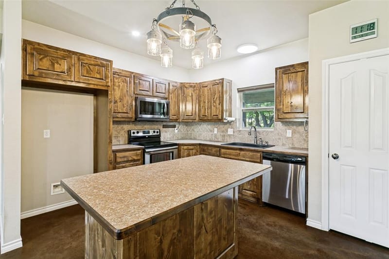 173 Miramar Circle, Weatherford TX 76085 - Photo 8