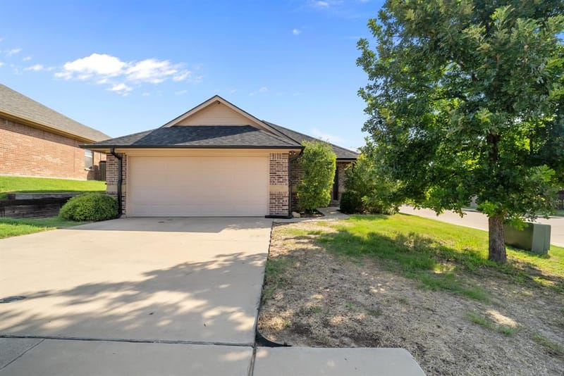 1261 Newcastle Drive, Weatherford TX 76086 - Photo 2