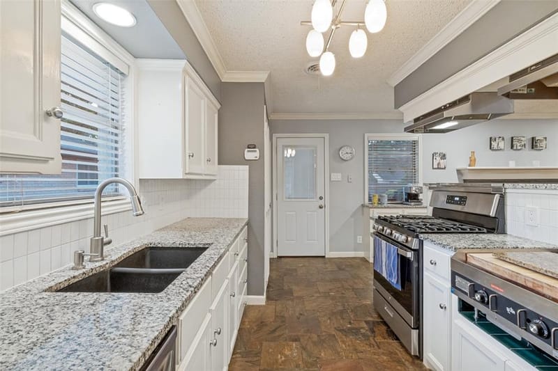 10615 Longmeadow Drive, Dallas TX 75238 - Photo 12