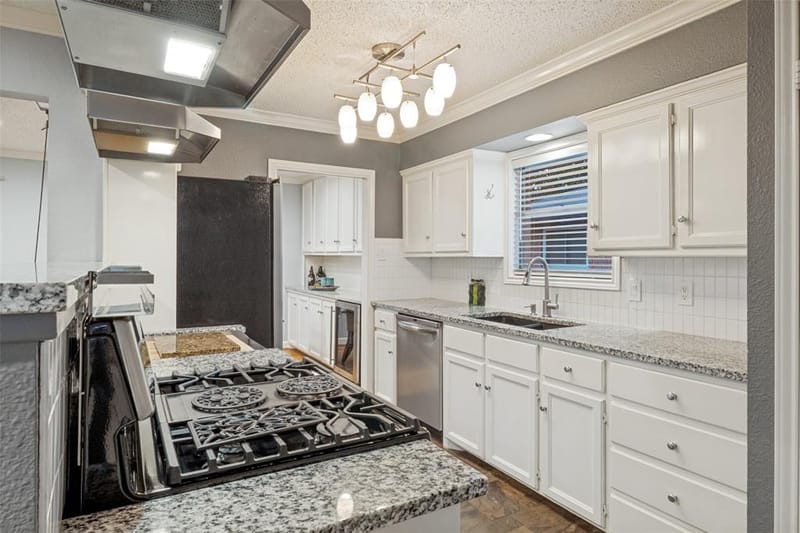 10615 Longmeadow Drive, Dallas TX 75238 - Photo 11