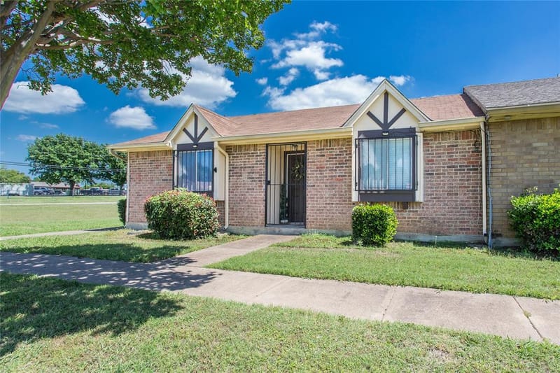 33 E Townhouse Lane # 30, Grand Prairie TX 75052