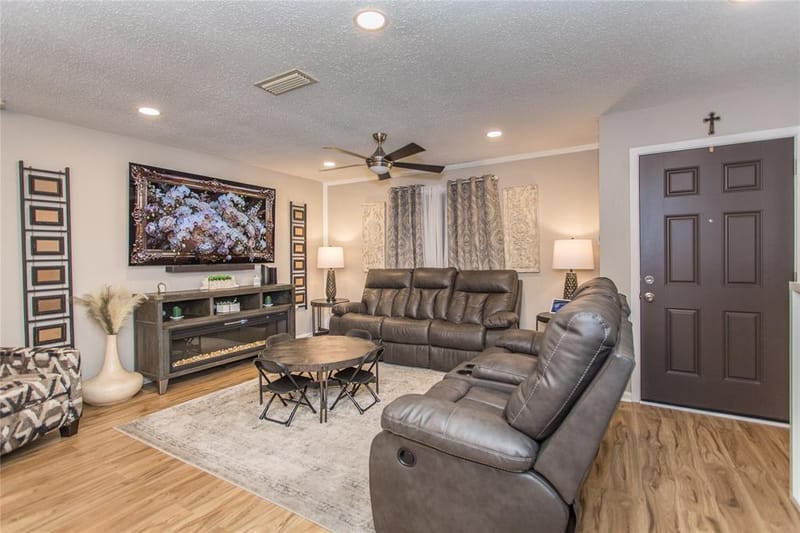 33 E Townhouse Lane # 30, Grand Prairie TX 75052 - Photo 4