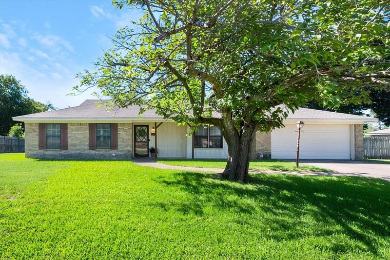 313 Wesley, Corsicana TX 75110 - Photo 2