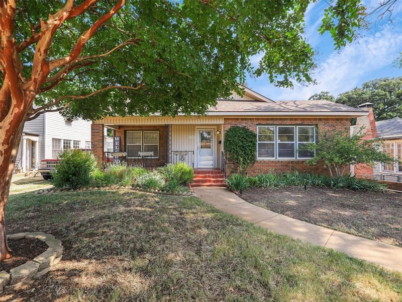 1119 W Walker Street, Denison TX 75020
