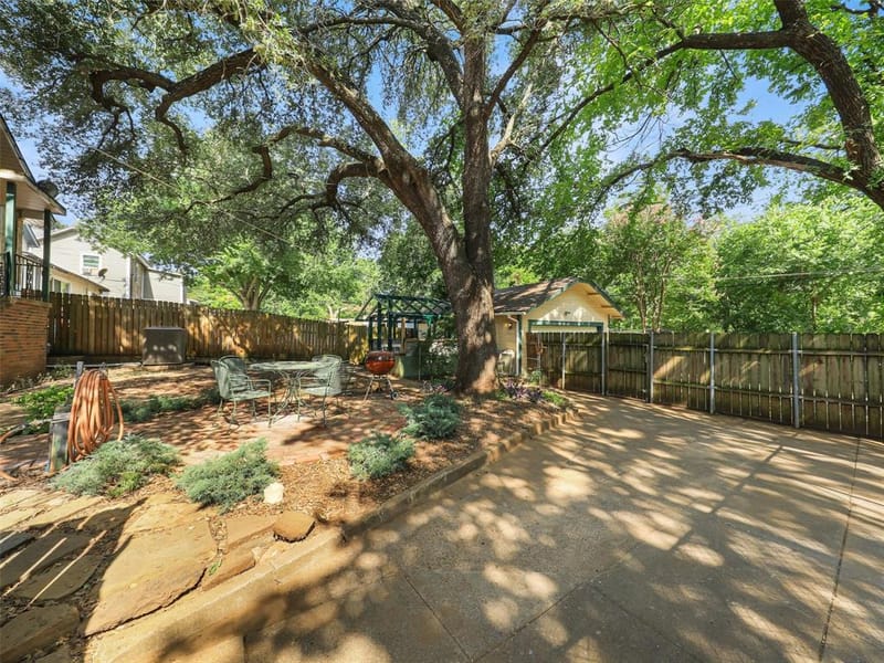 1119 W Walker Street, Denison TX 75020 - Photo 25