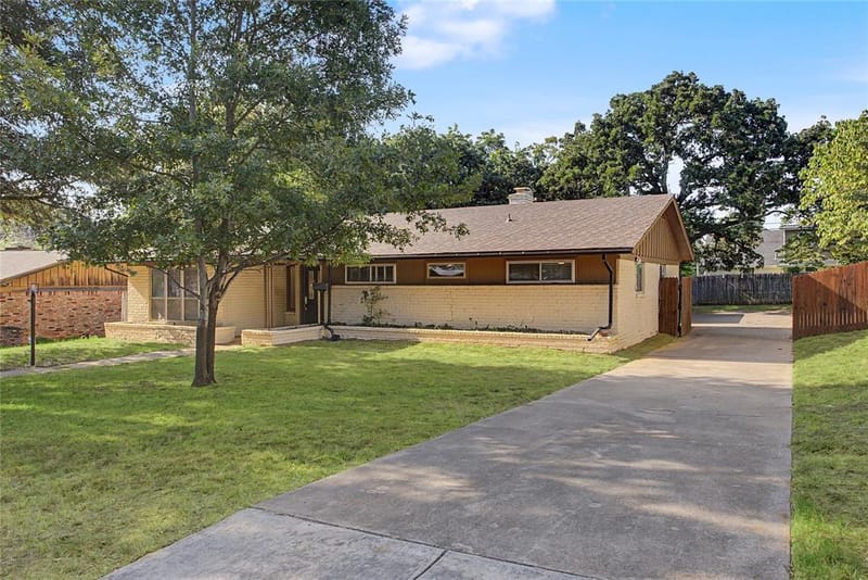 7232 Monterrey Drive, Fort Worth TX 76112 - Photo 2