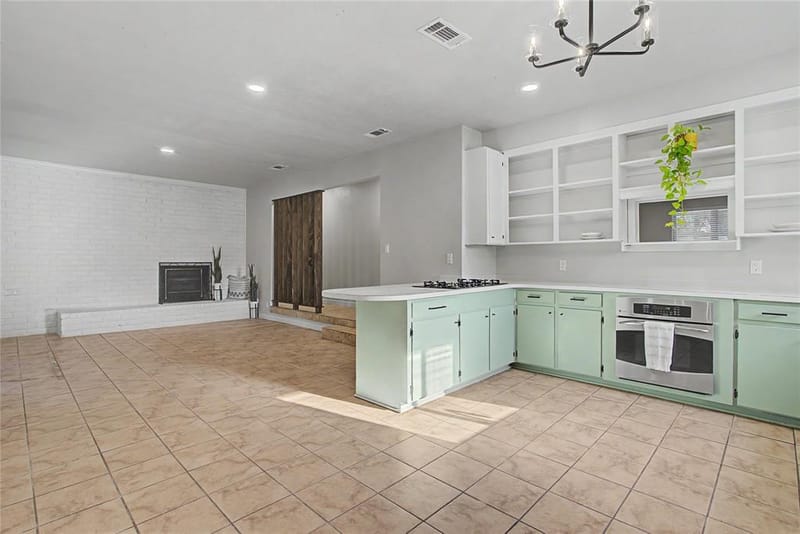 7232 Monterrey Drive, Fort Worth TX 76112 - Photo 13