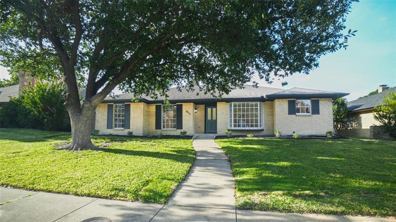 1917 Middle Glen Drive, Carrollton TX 75007 - Photo 2