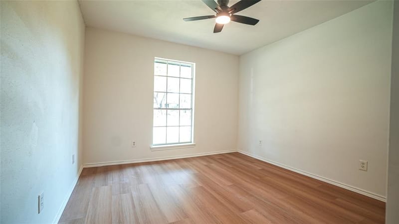 1917 Middle Glen Drive, Carrollton TX 75007 - Photo 26
