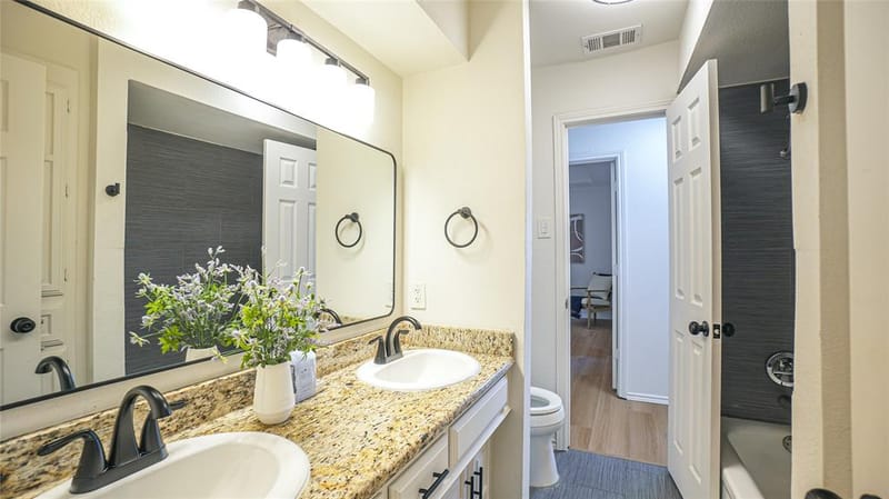 1917 Middle Glen Drive, Carrollton TX 75007 - Photo 22