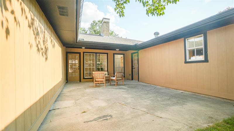 1917 Middle Glen Drive, Carrollton TX 75007 - Photo 32