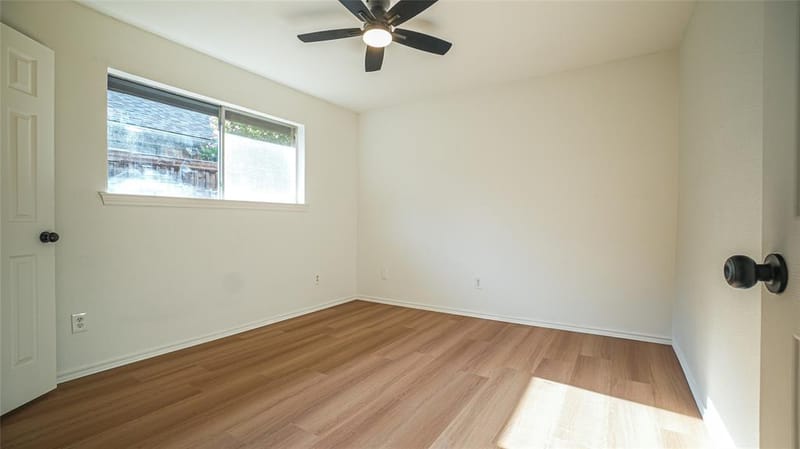 1917 Middle Glen Drive, Carrollton TX 75007 - Photo 28