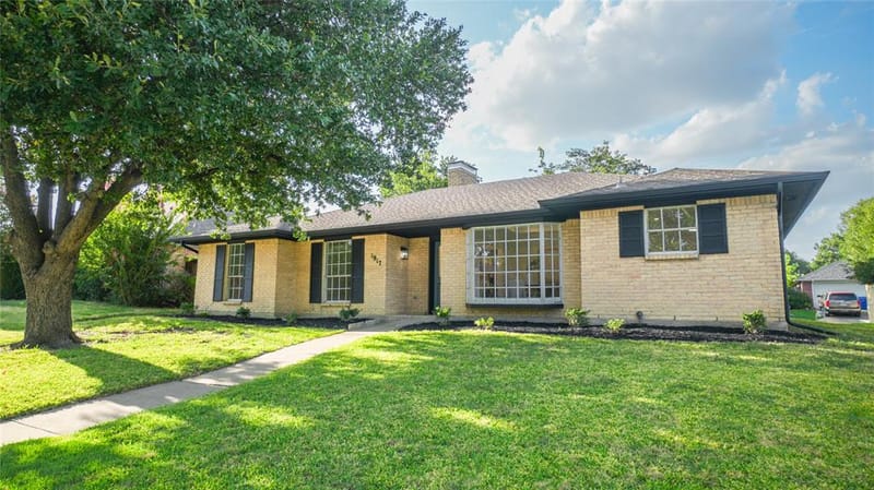 1917 Middle Glen Drive, Carrollton TX 75007 - Photo 38