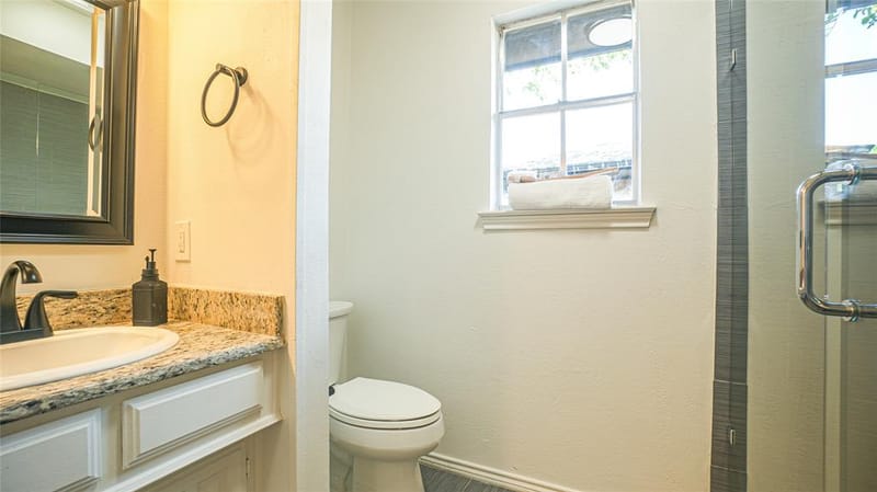 1917 Middle Glen Drive, Carrollton TX 75007 - Photo 19