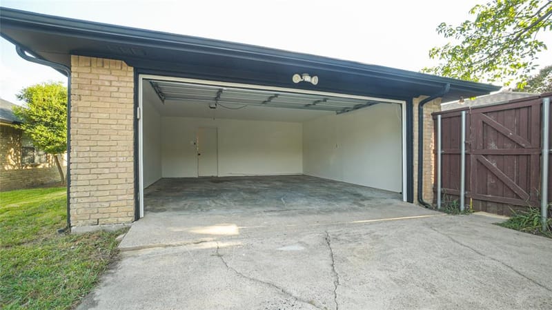 1917 Middle Glen Drive, Carrollton TX 75007 - Photo 35