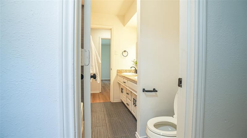 1917 Middle Glen Drive, Carrollton TX 75007 - Photo 21
