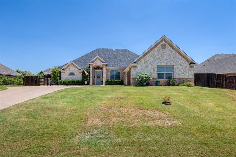 2821 Willow Ridge Circle, Granbury TX 76049 - Photo 2