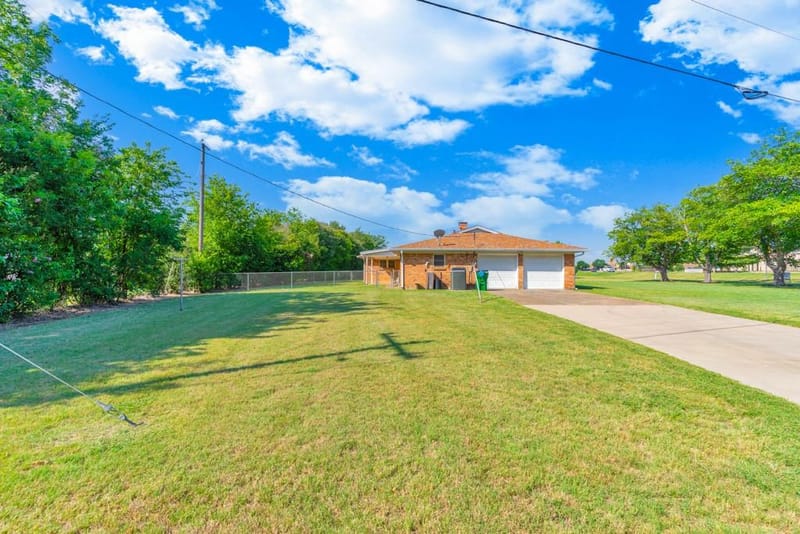401 S Beverly Street, Crowley TX 76036 - Photo 6