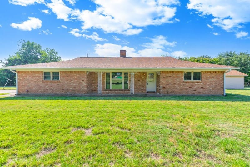 401 S Beverly Street, Crowley TX 76036